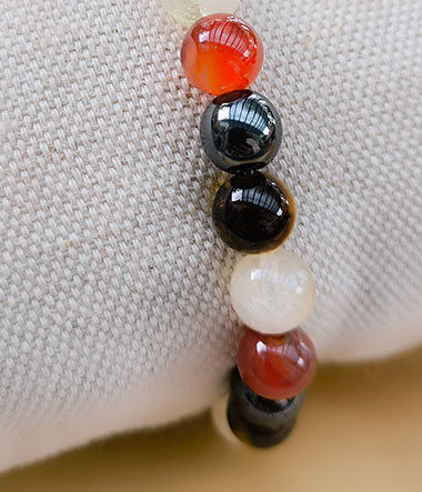 Bracelet anti-fatigue en cornaline, citrine, œil de tigre et hématite pour homme.