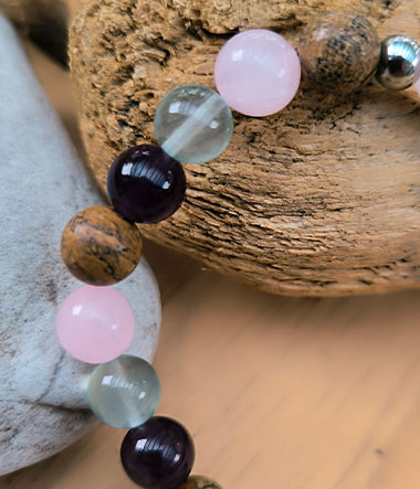 Bracelet apaisant en jaspe paysage, fluorite, améthyste et quartz rose pour digestion et sommeil.