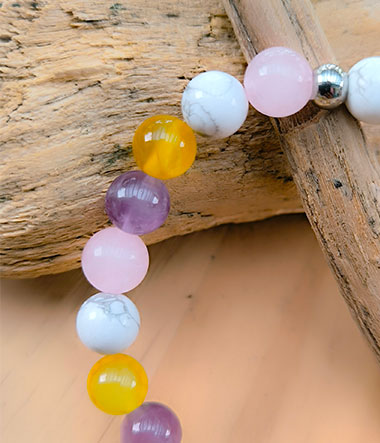 Bracelet pour stress, sommeil et angoisses en améthyste, howlite, quartz rose et agate.