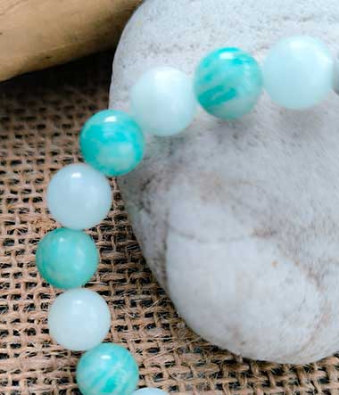 Bracelet "Le Communicant" en amazonite et aigue-marine pour expression authentique.